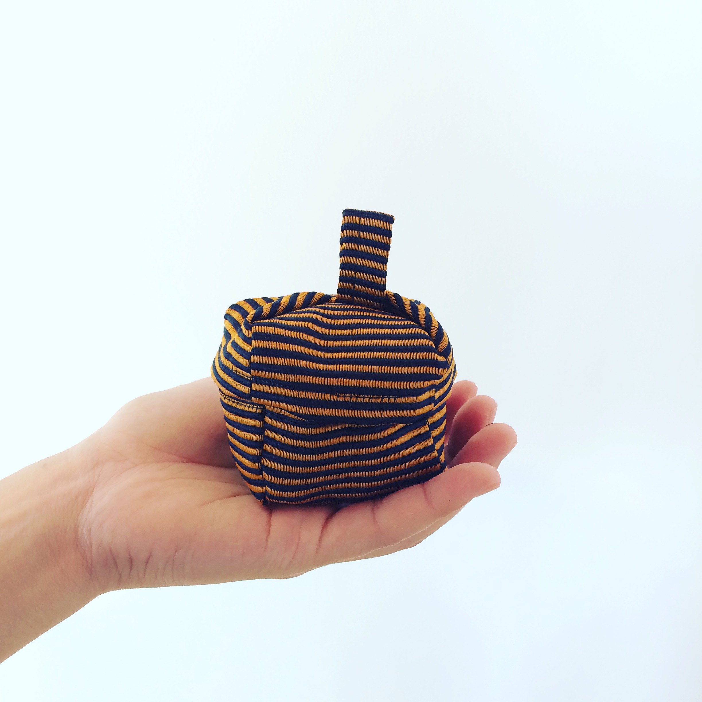 畳縁で作るどんぐりケース作例